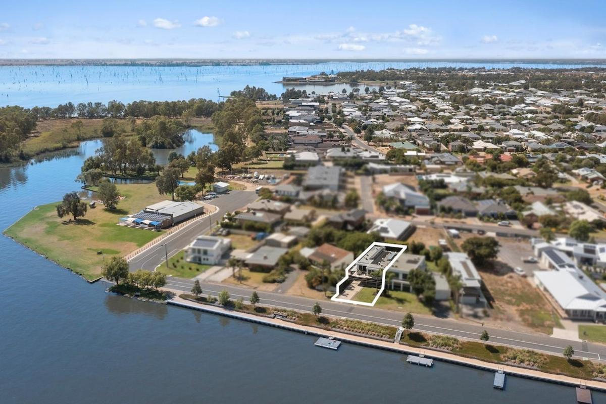 Lakehouse With Jetty & Pool Villa Yarrawonga Eksteriør billede