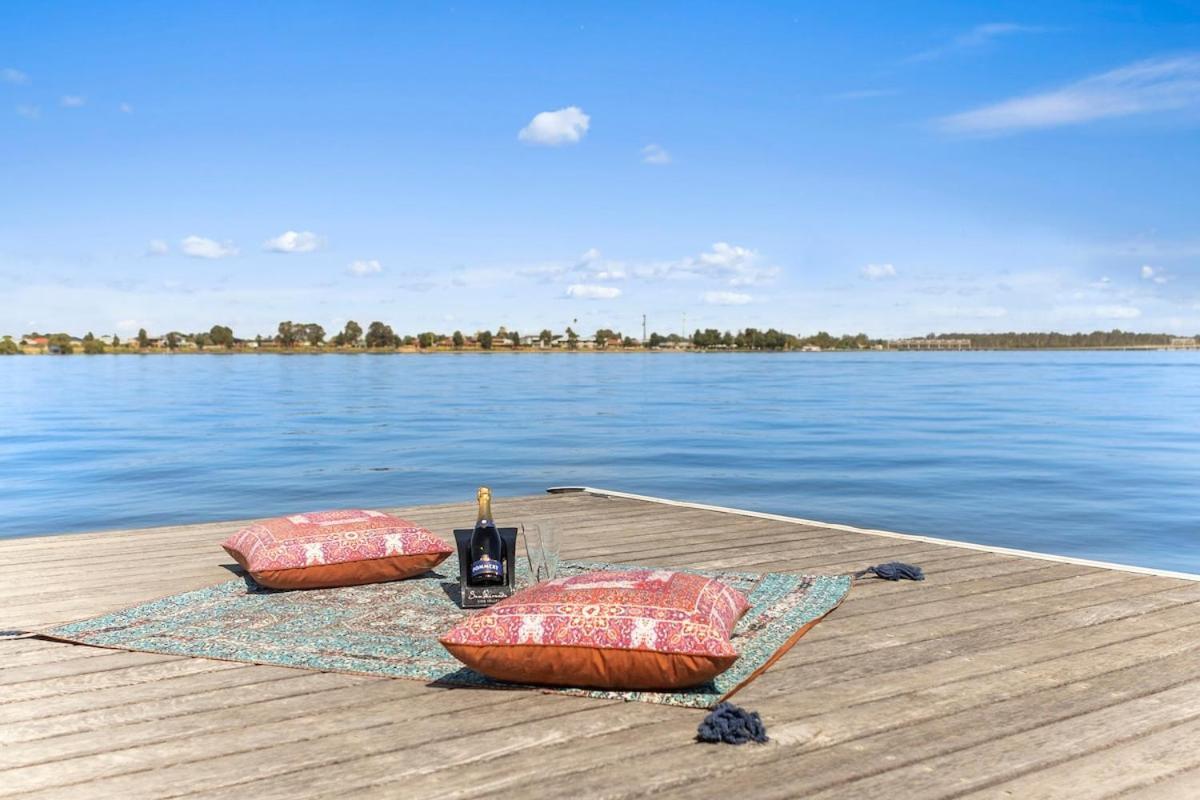 Lakehouse With Jetty & Pool Villa Yarrawonga Eksteriør billede