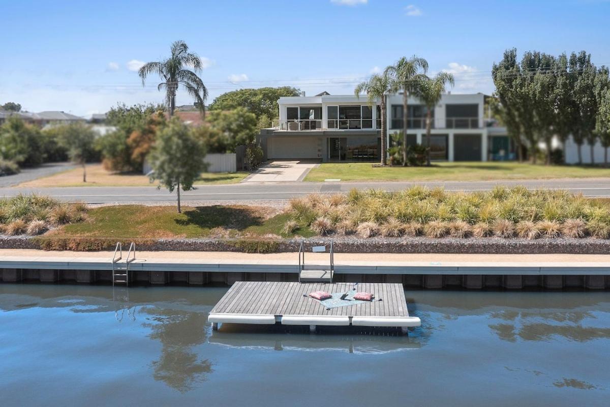 Lakehouse With Jetty & Pool Villa Yarrawonga Eksteriør billede